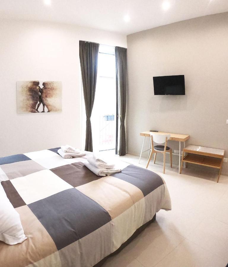 Dante Apartment *