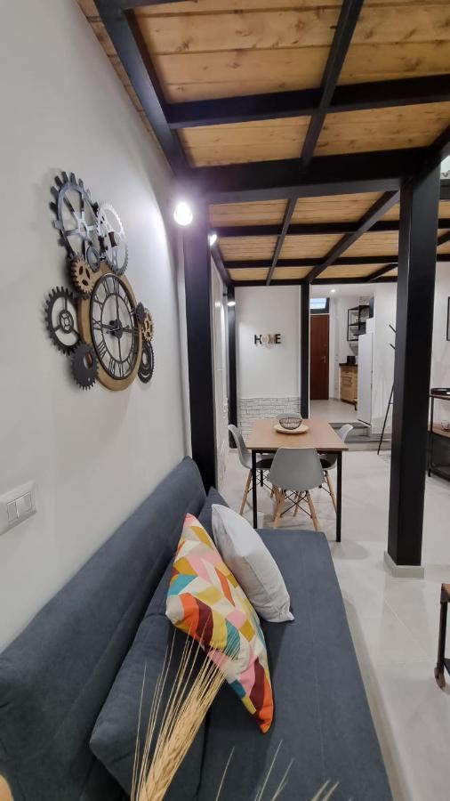 Dante Apartment *